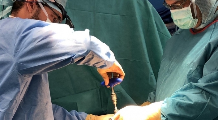 Formation Sur La Gamme De Chirurgie Mini Invasive Mont Blanc MIS Spineway France